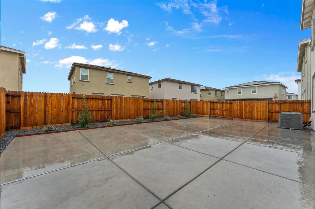 5041 Frisbee Drive, Roseville