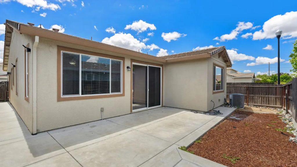 9064 Hourglass Circle, Roseville