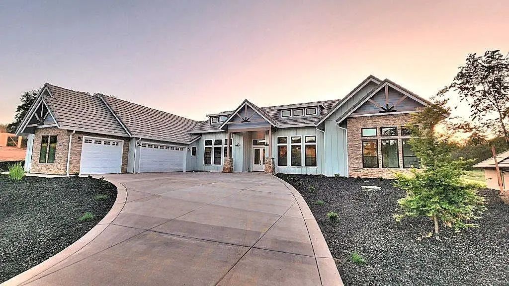 23616 Landon Evan Lane, Auburn