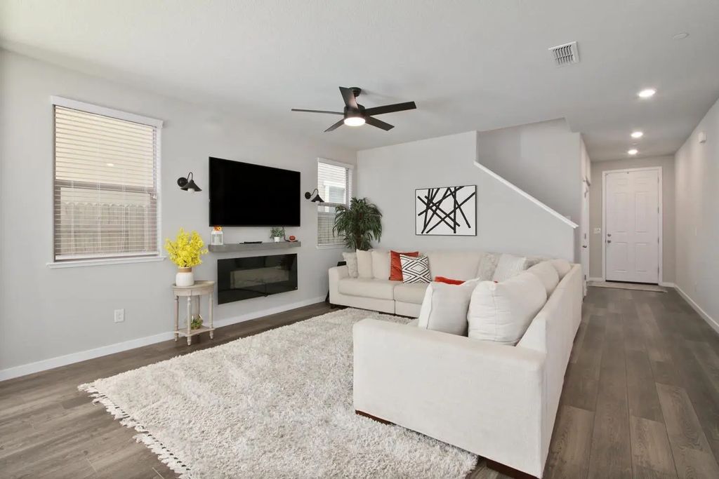 5032 Whirlabout Street, Roseville