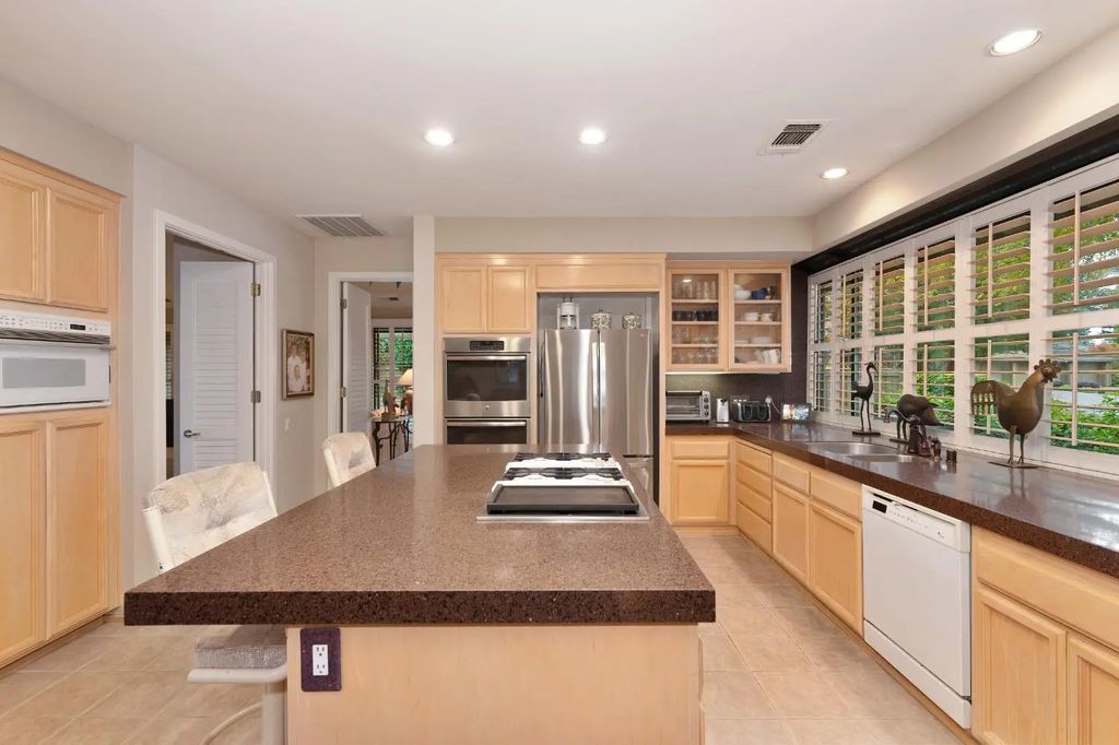 11370 Huntington Village Lane, Gold River