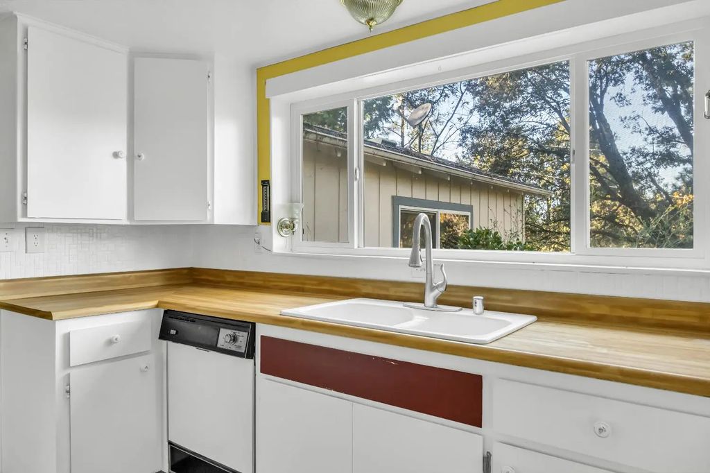 1740 Airport Court, Placerville