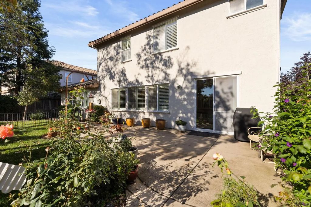 2567 Parkcrest Way, Roseville
