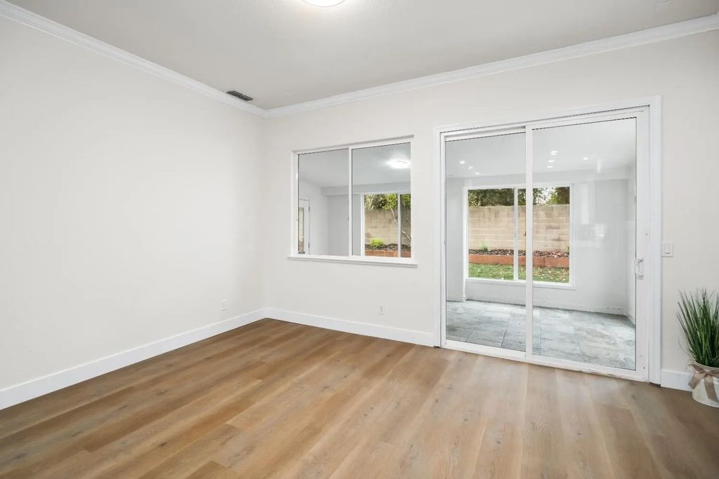 8065 Bauser Avenue, Roseville
