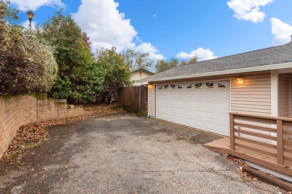 252 Poet Smith Drive, Auburn