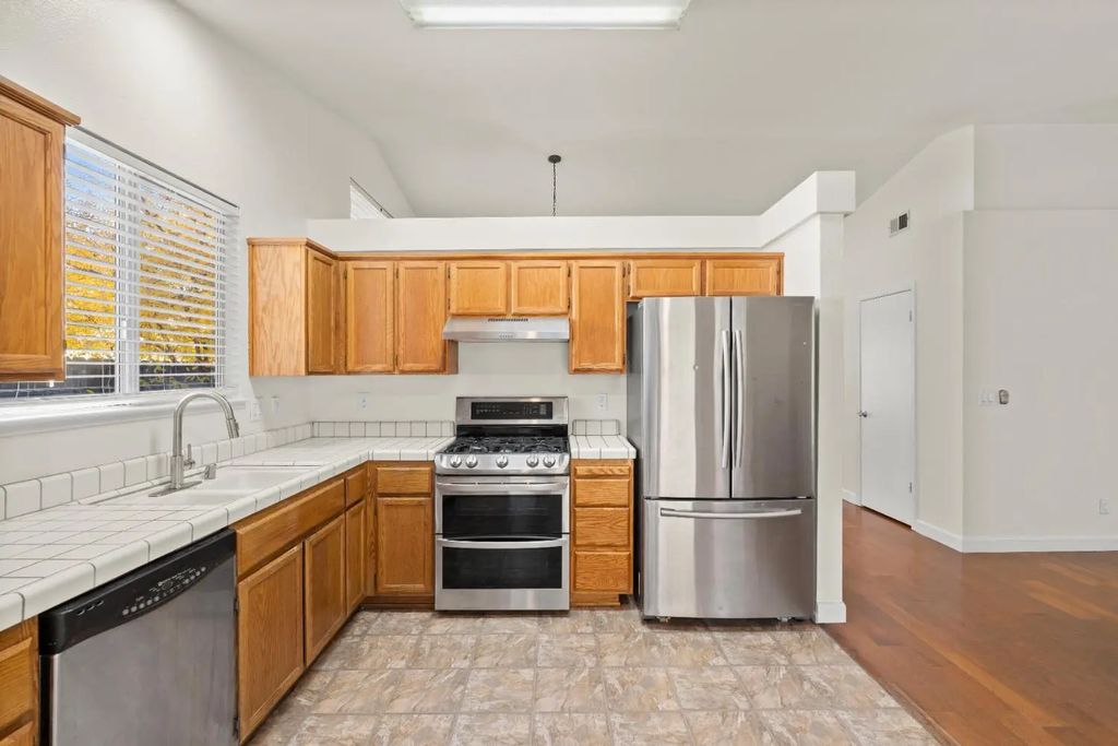 1041 Shenencock Way, Roseville