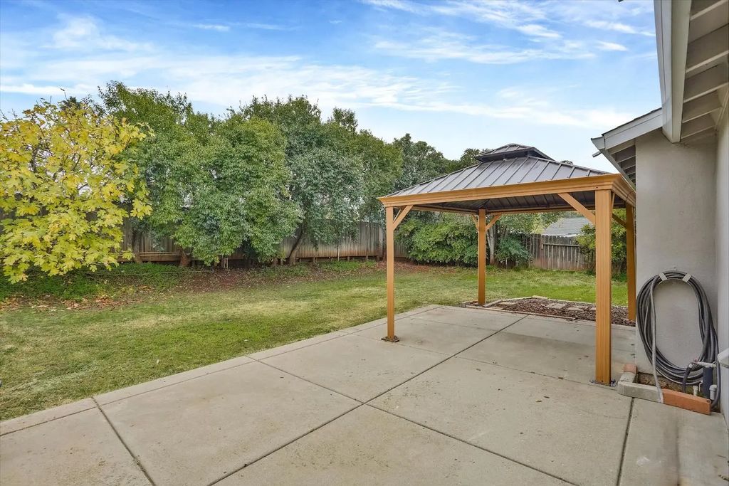8940 Ramstad Avenue, Fair Oaks