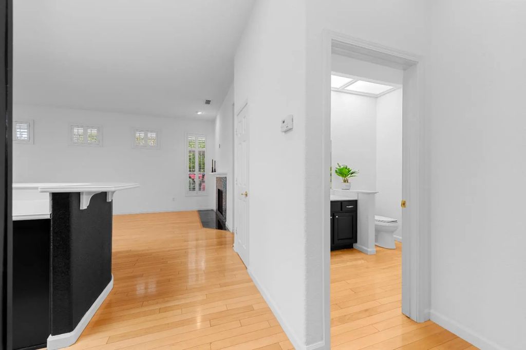 7424 School House Lane, Roseville