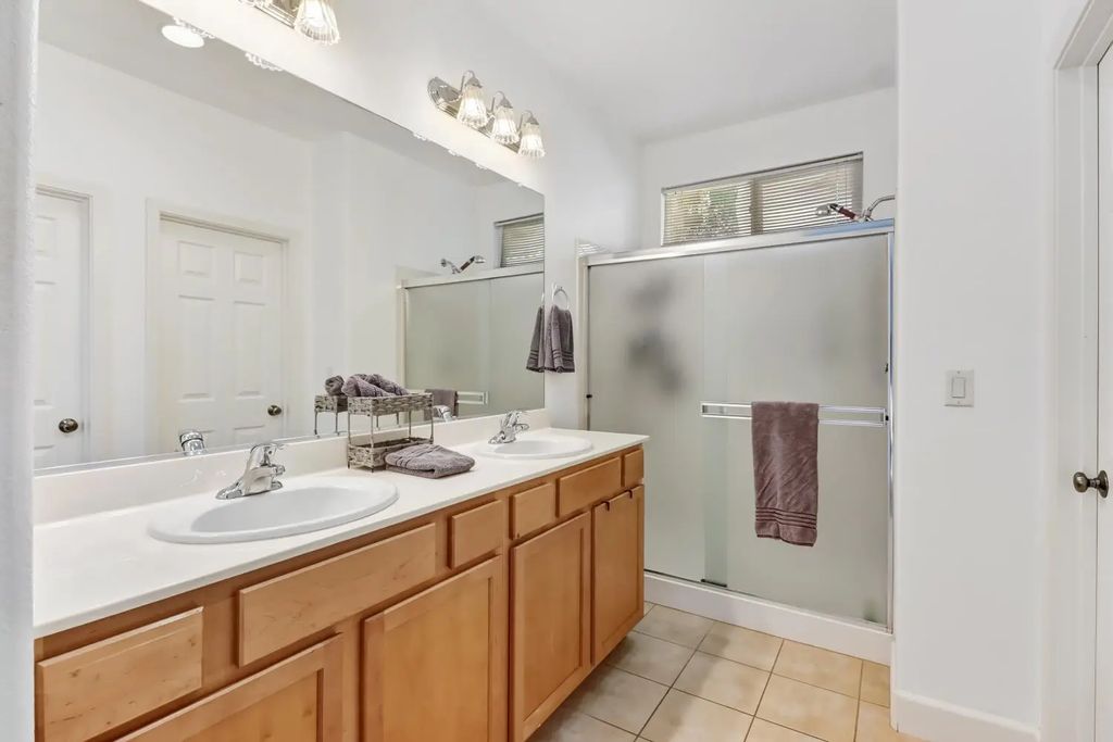1387 Rawlings Lane, Lincoln