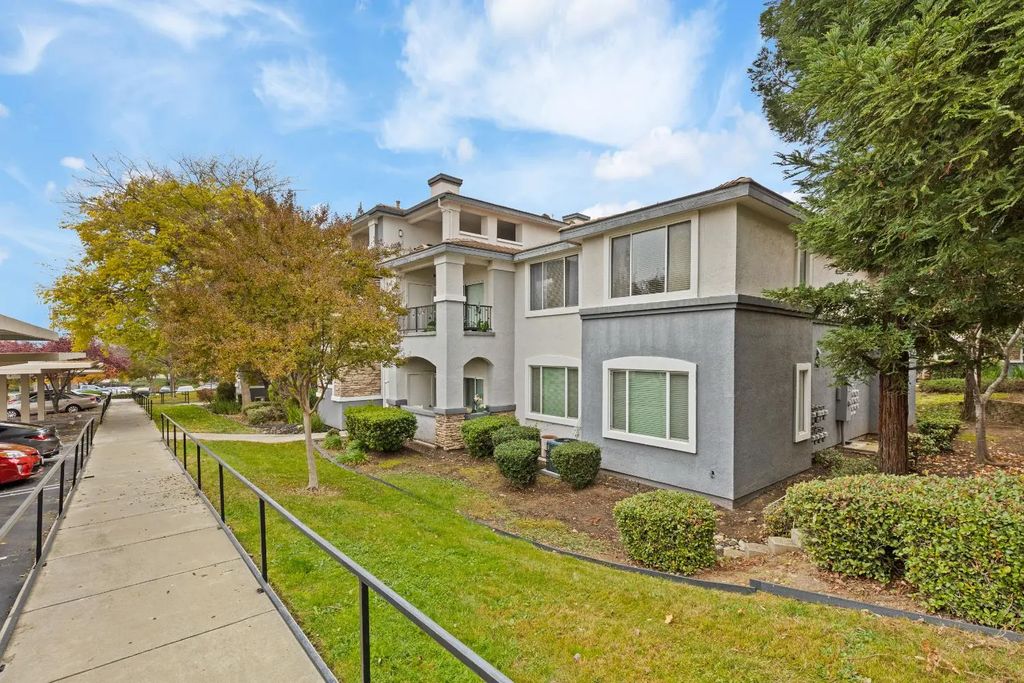 701 Gibson Drive 927, Roseville