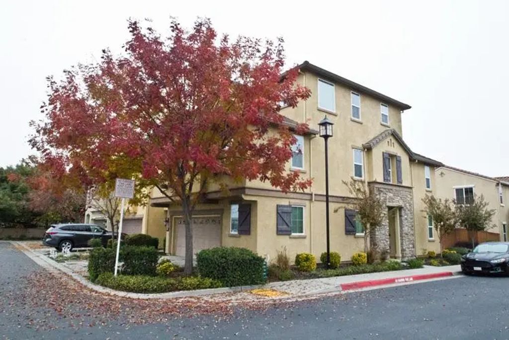 2116 Camino Real Way, Roseville
