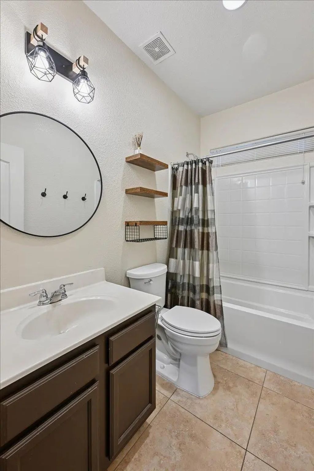2556 Kinsella Way, Roseville