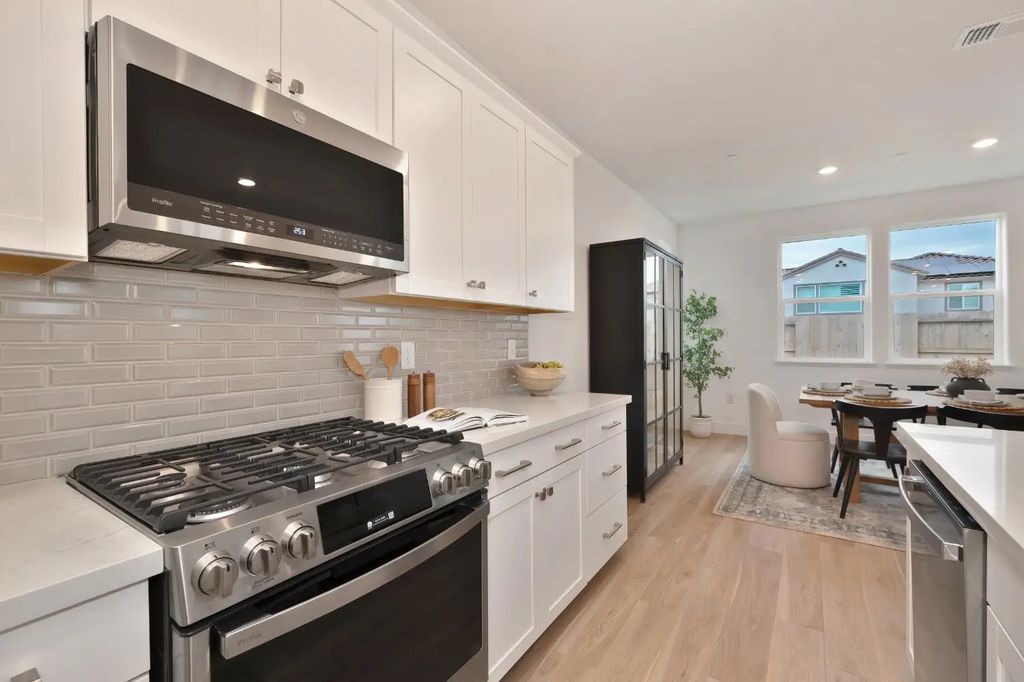 225 Vectra Court, Roseville