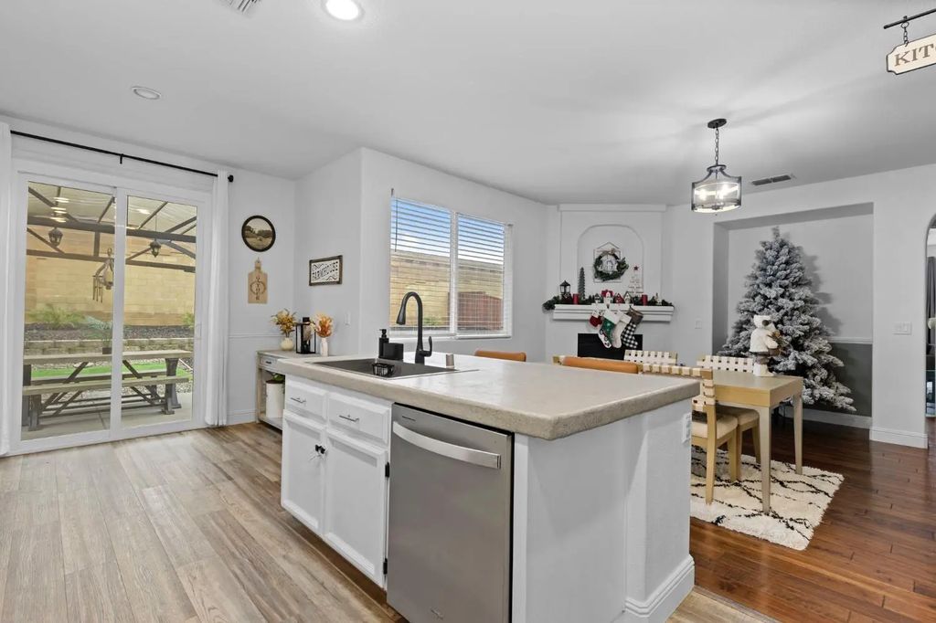 686 Davenport Way, Lincoln