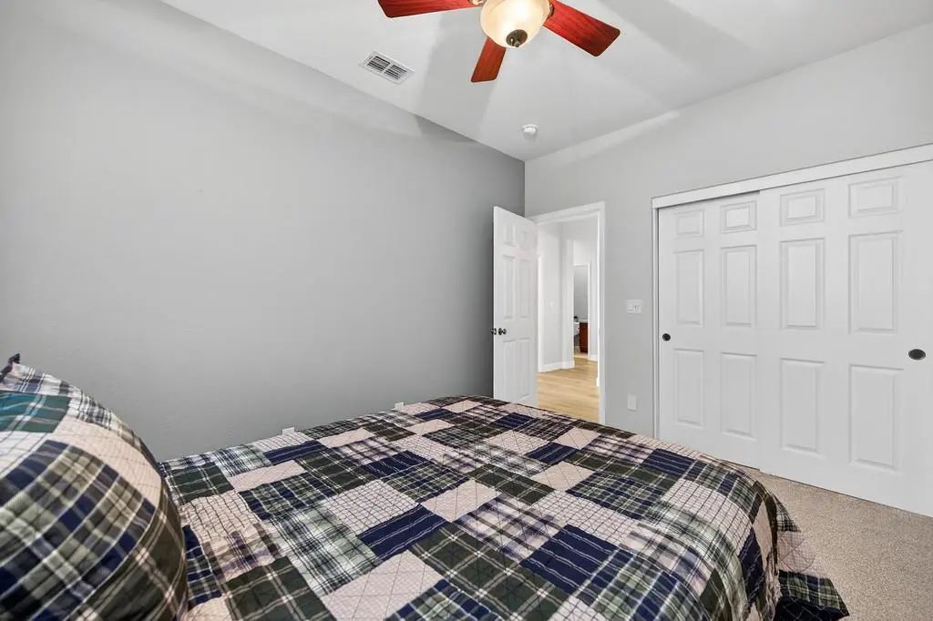 1159 Davmore Lane, Lincoln