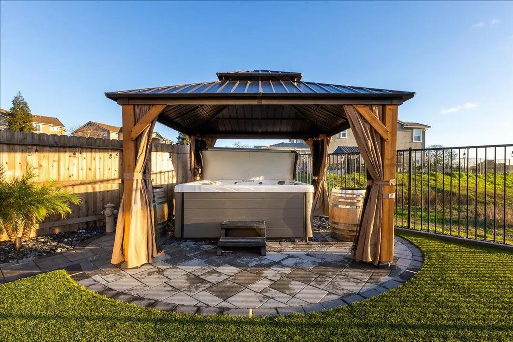 2200 Challenger Way, Roseville