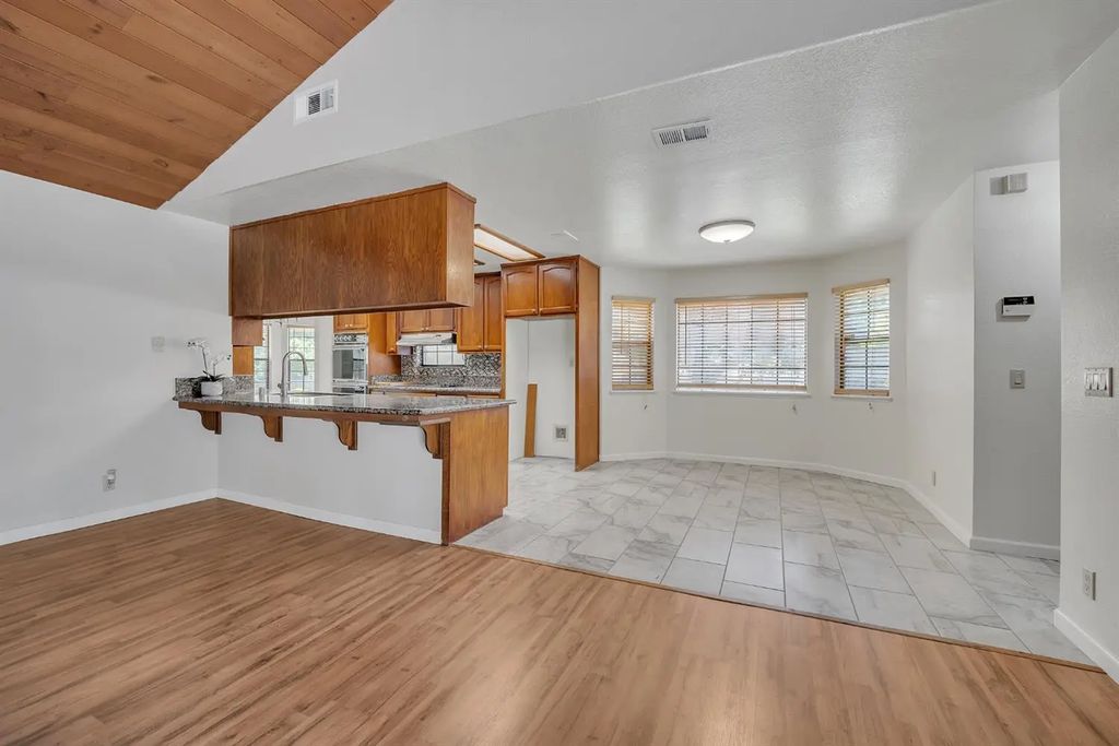 5990 Barton Road, Loomis