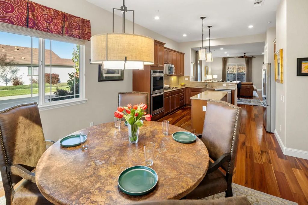 3390 Kennerleigh Parkway, Roseville