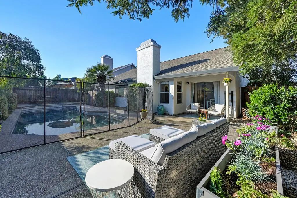 1526 Carbury Way, Roseville