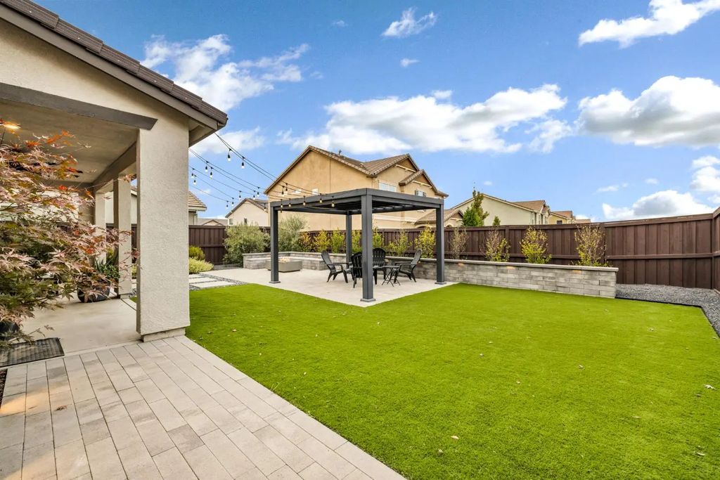 674 Valencia Street, Lincoln