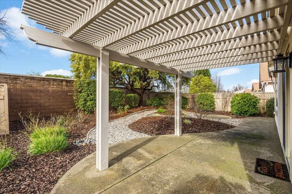 596 Geary Lane, Lincoln