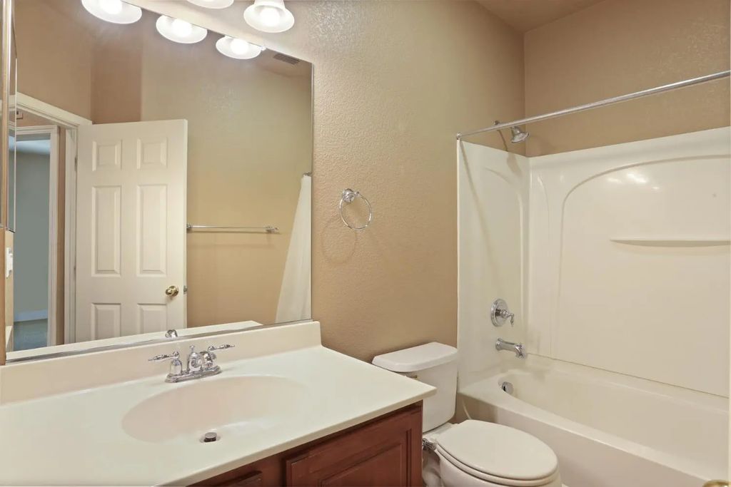 1307 Barnhill Lane, Lincoln