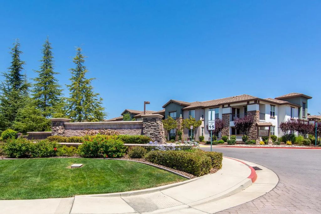 1520 Topanga Lane 104, Lincoln
