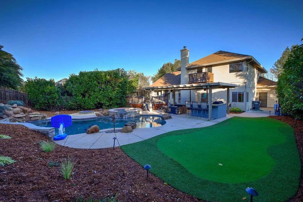 1068 Kensington Drive, Roseville