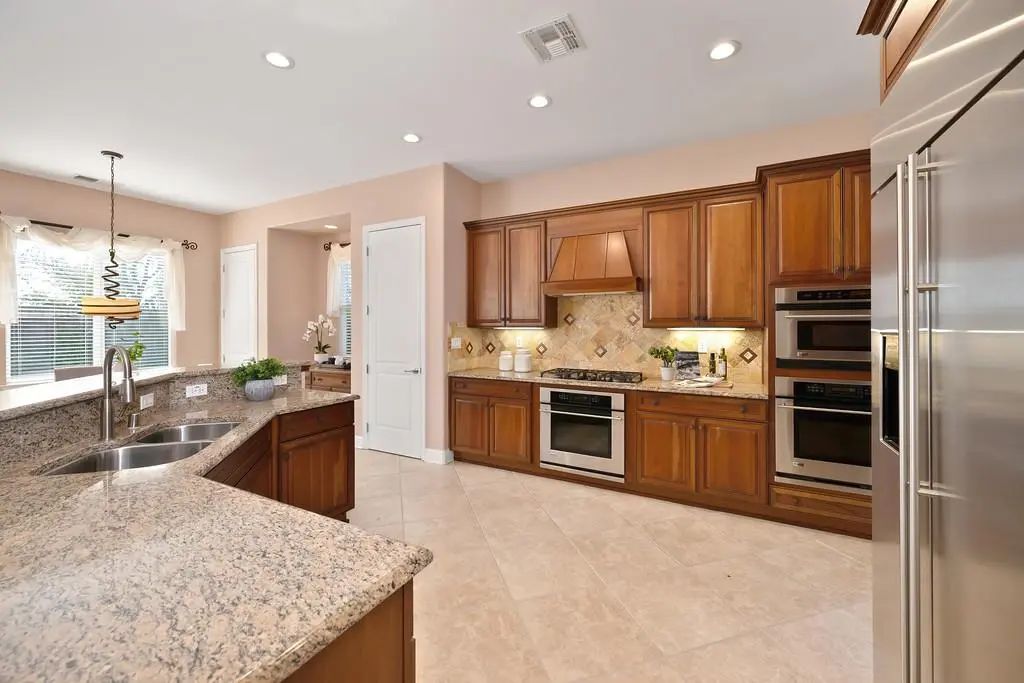 2104 Benton Loop, Roseville