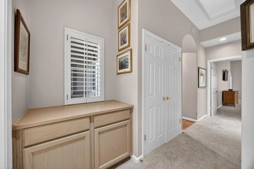 308 Comstock Court, Roseville