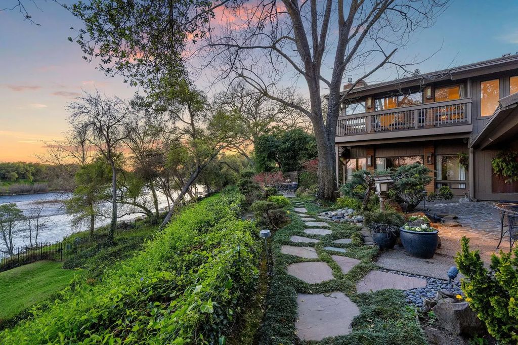 23 Riverbank Place, Carmichael