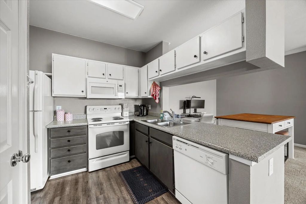 701 Gibson Drive 1226, Roseville
