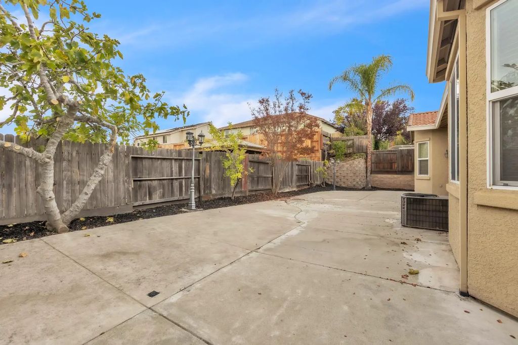 2081 Sebastian Way, Roseville