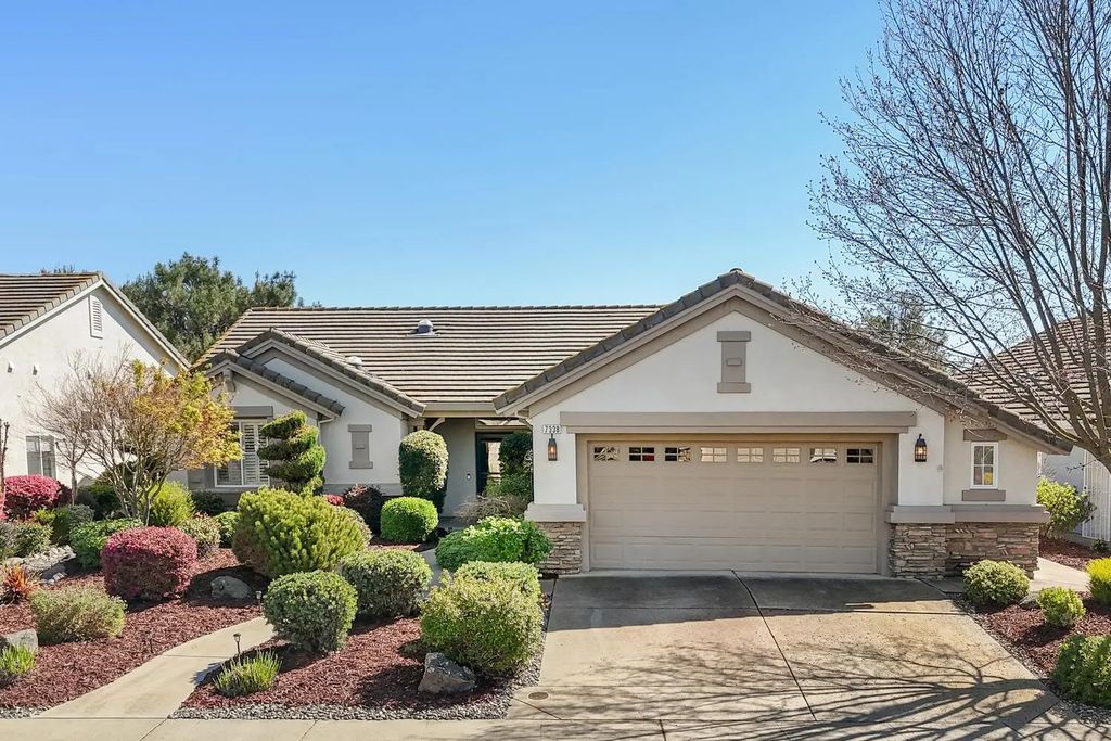 7338 School House Lane, Roseville