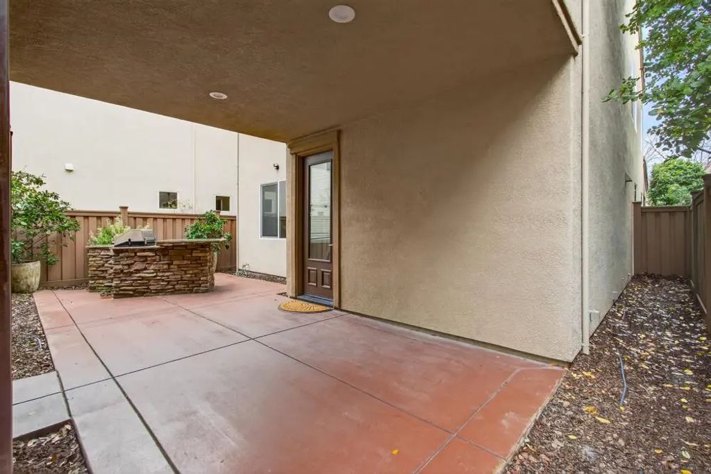 3241 Village Center Drive, Roseville