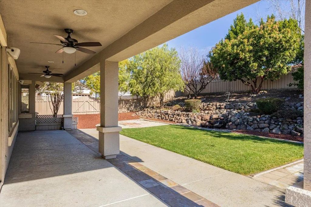 851 Rocky Ridge Lane, Lincoln
