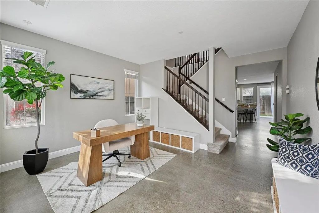 769 Courtyards Loop, Lincoln