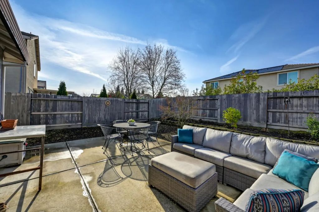 3016 Village Park Drive, Roseville