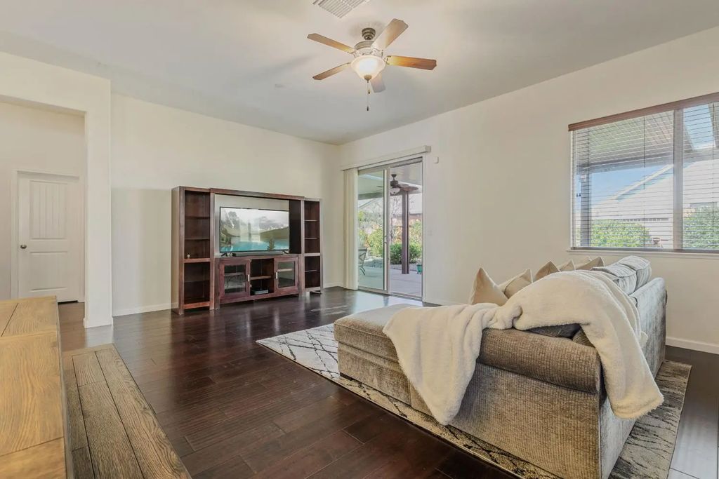 4057 Haystack Way, Roseville
