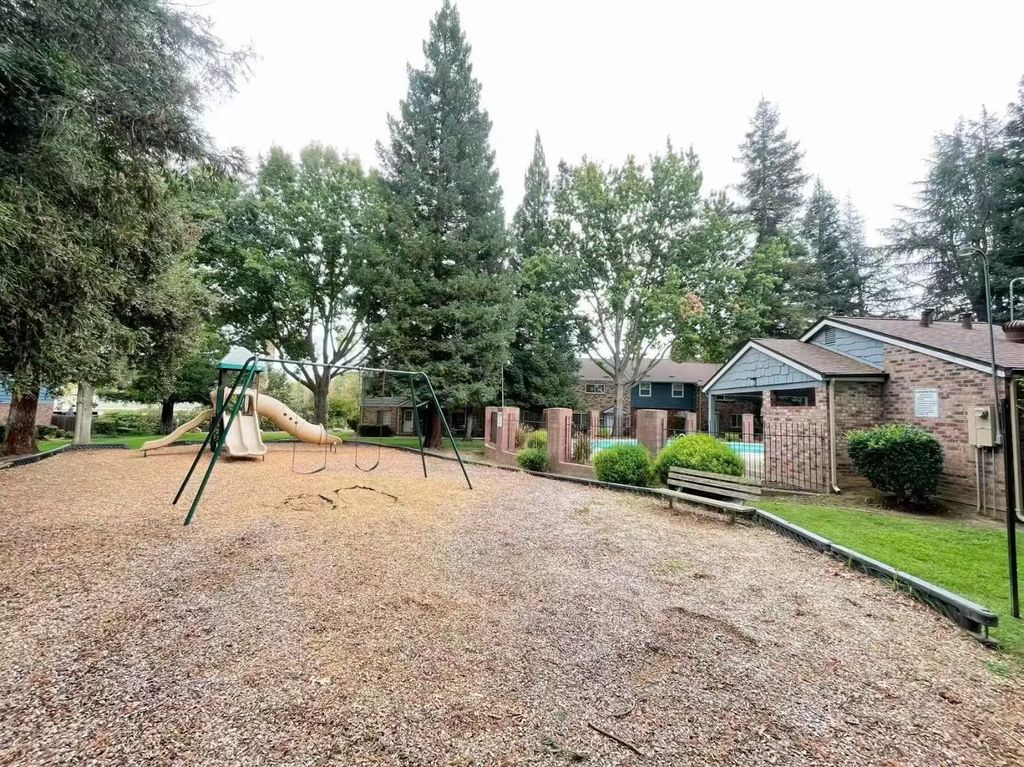 4016 Knoll Top Court, Carmichael
