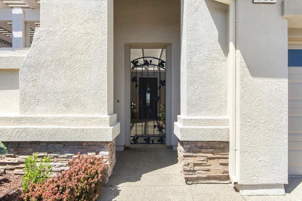 700 Canyon Oak Lane, Lincoln
