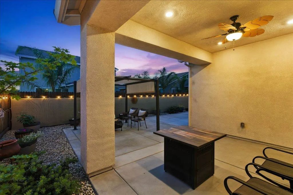 6153 Shimmer Falls Drive, Roseville