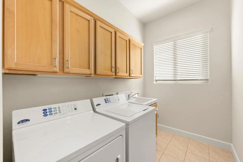 1155 Secret Lake Loop, Lincoln