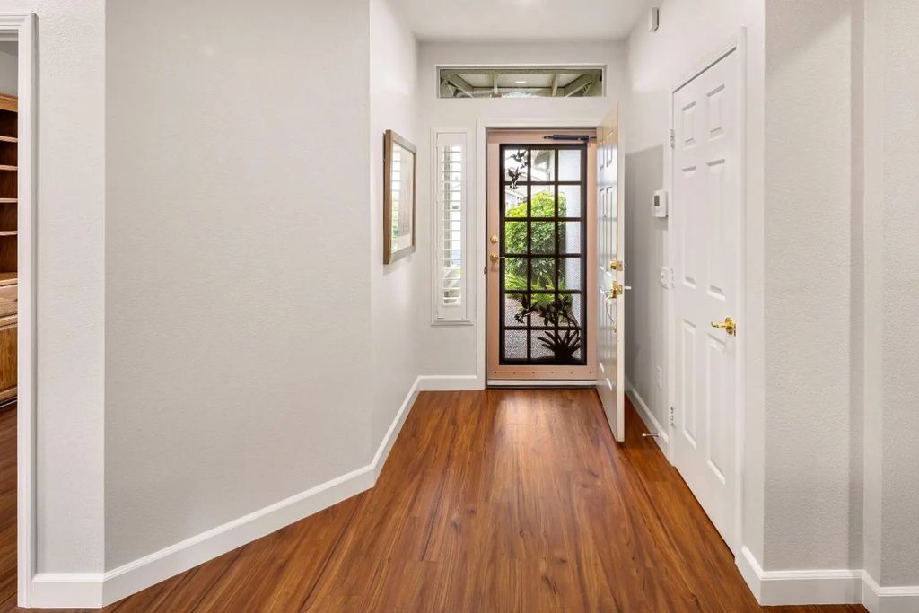 405 Lilypond Lane, Lincoln