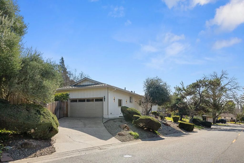7825 Greenridge Way, Fair Oaks