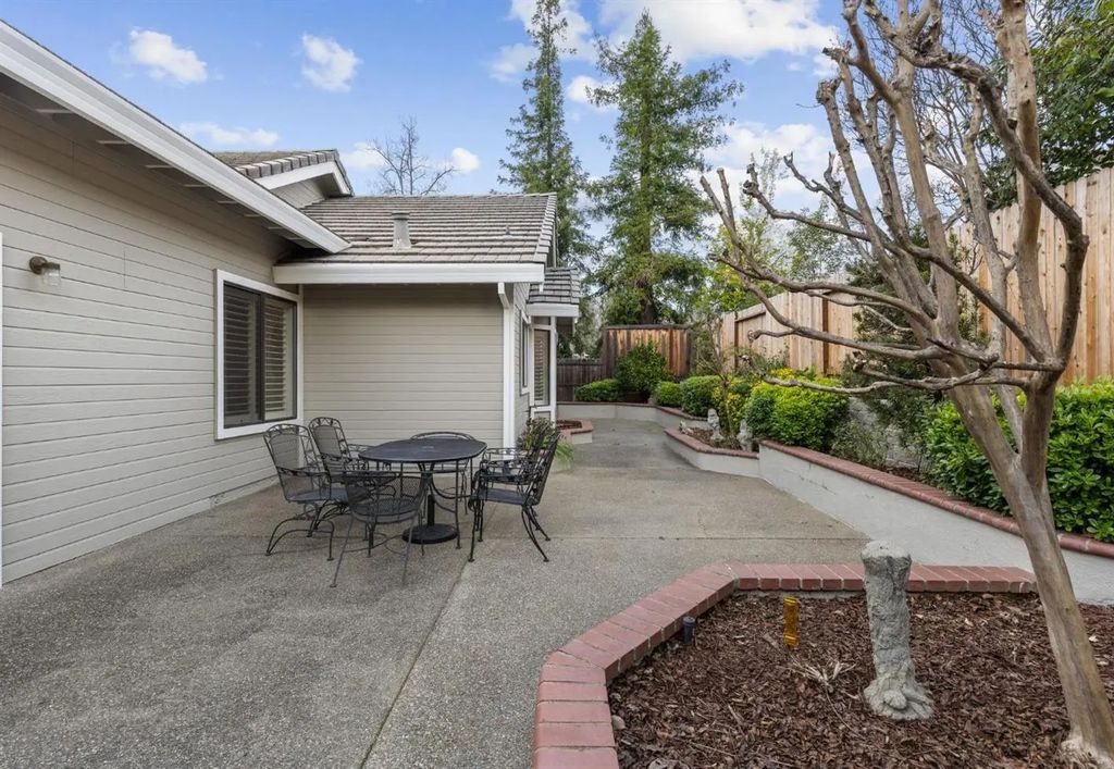 403 Hanworth Court, Roseville
