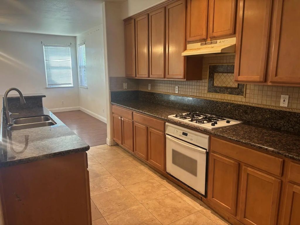 100 Marinette Court, Roseville