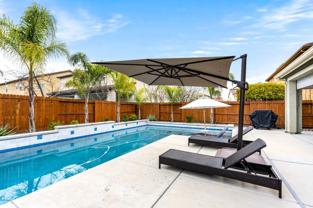 2121 Symphony Avenue, Roseville