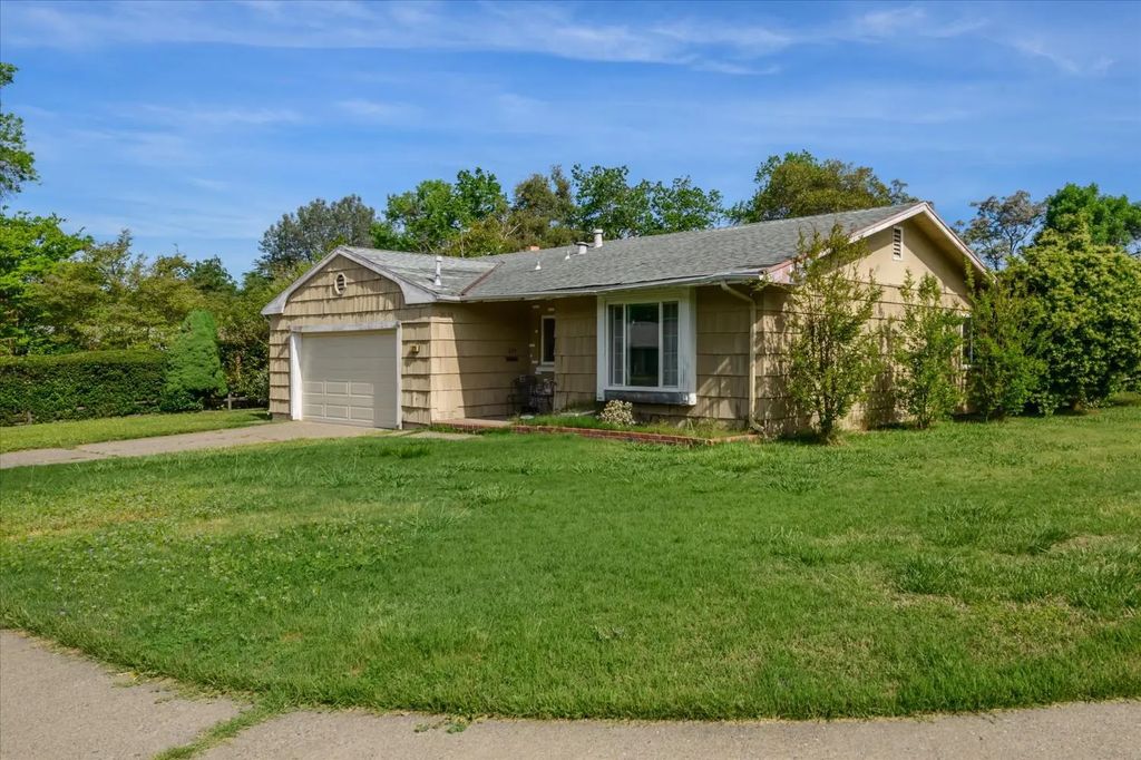 329 Garden Court, Roseville