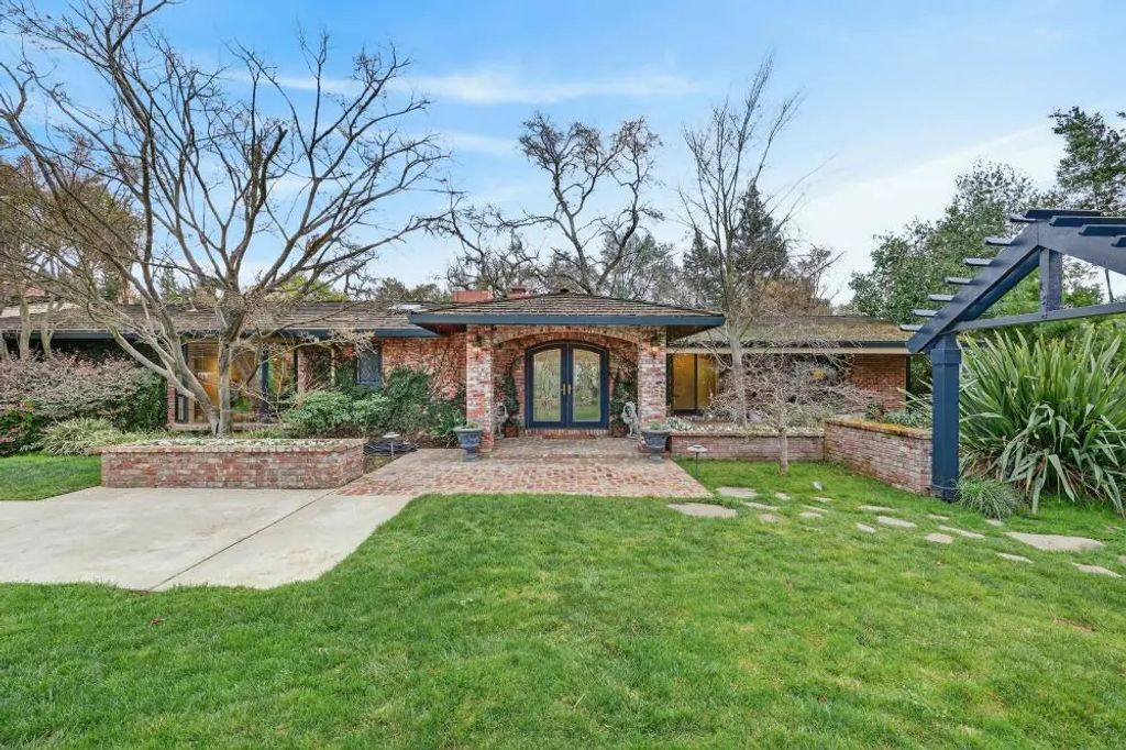 3631 Winding Creek Road, Sacramento